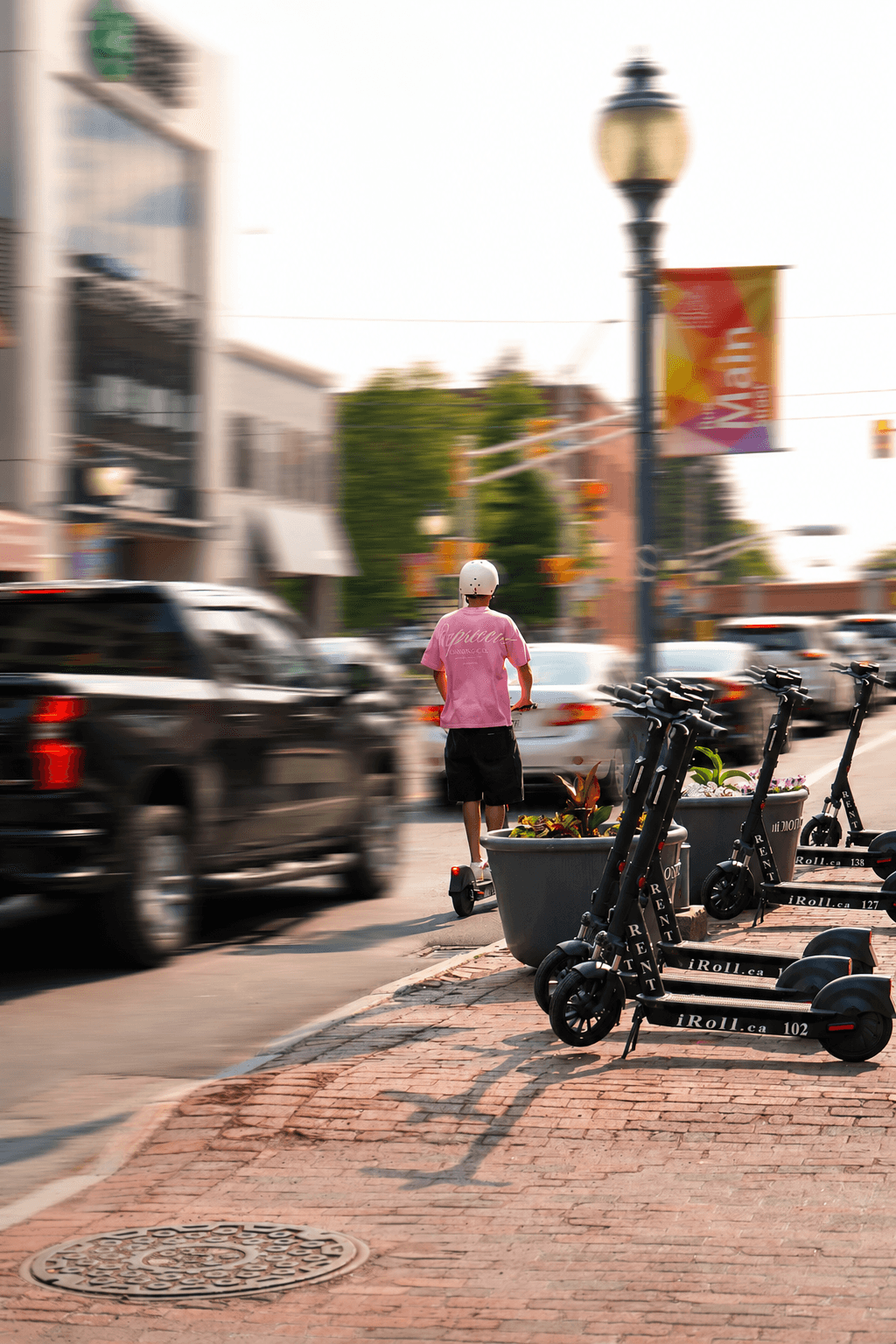 Scooters iRoll sur Main Street Moncton
